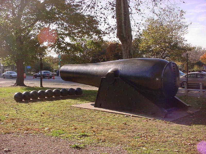 Zoom on the image : Fort Hamilton Cannon